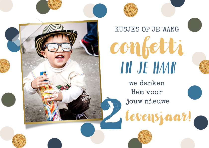 Verjaardagskaarten - Verjaardagskaartje kusje op je wang confetti in je haar