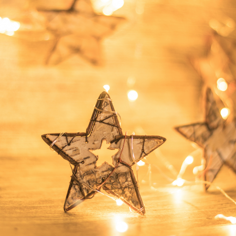 Zakelijke kerstkaarten - Kerstkaart met houten sterren en kerstlichtjes