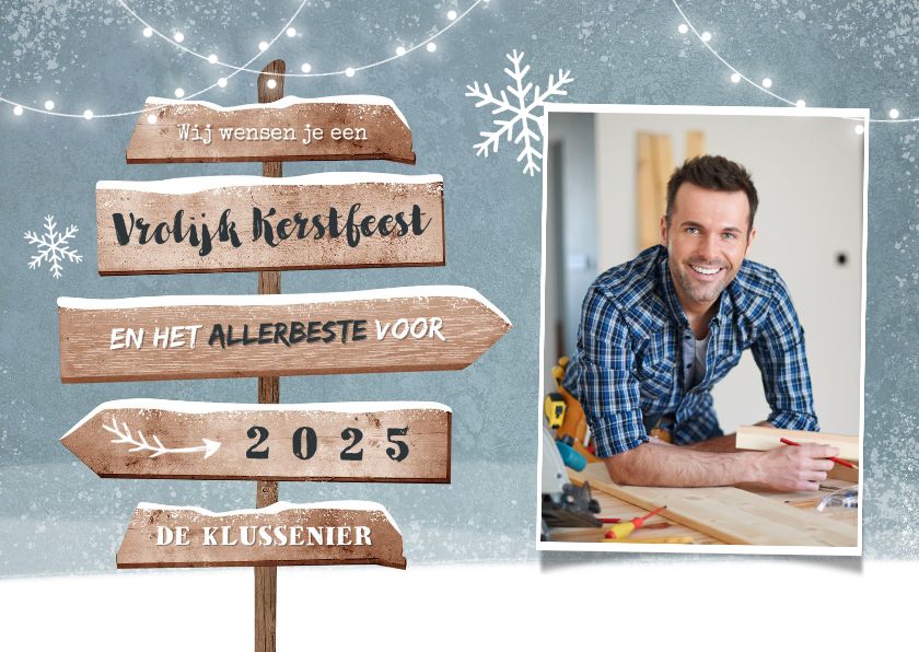 Zakelijke kerstkaarten - Zakelijke kerstkaart wegwijzers winter hout sneeuw foto